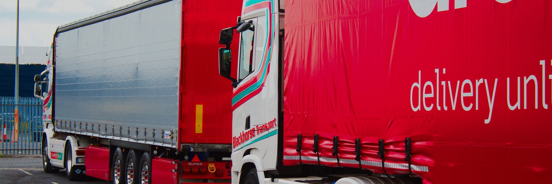 air-sea-freight-trucks-queuing